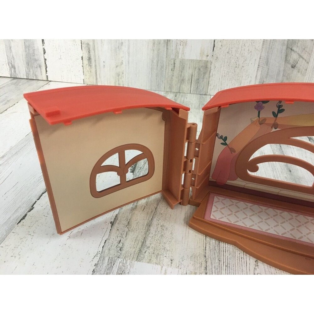 FREE with 2 BLUEY ITEMS Bluey Calypso's School Playset Case Figure Dollhouse NEW - Picture 3 of 11